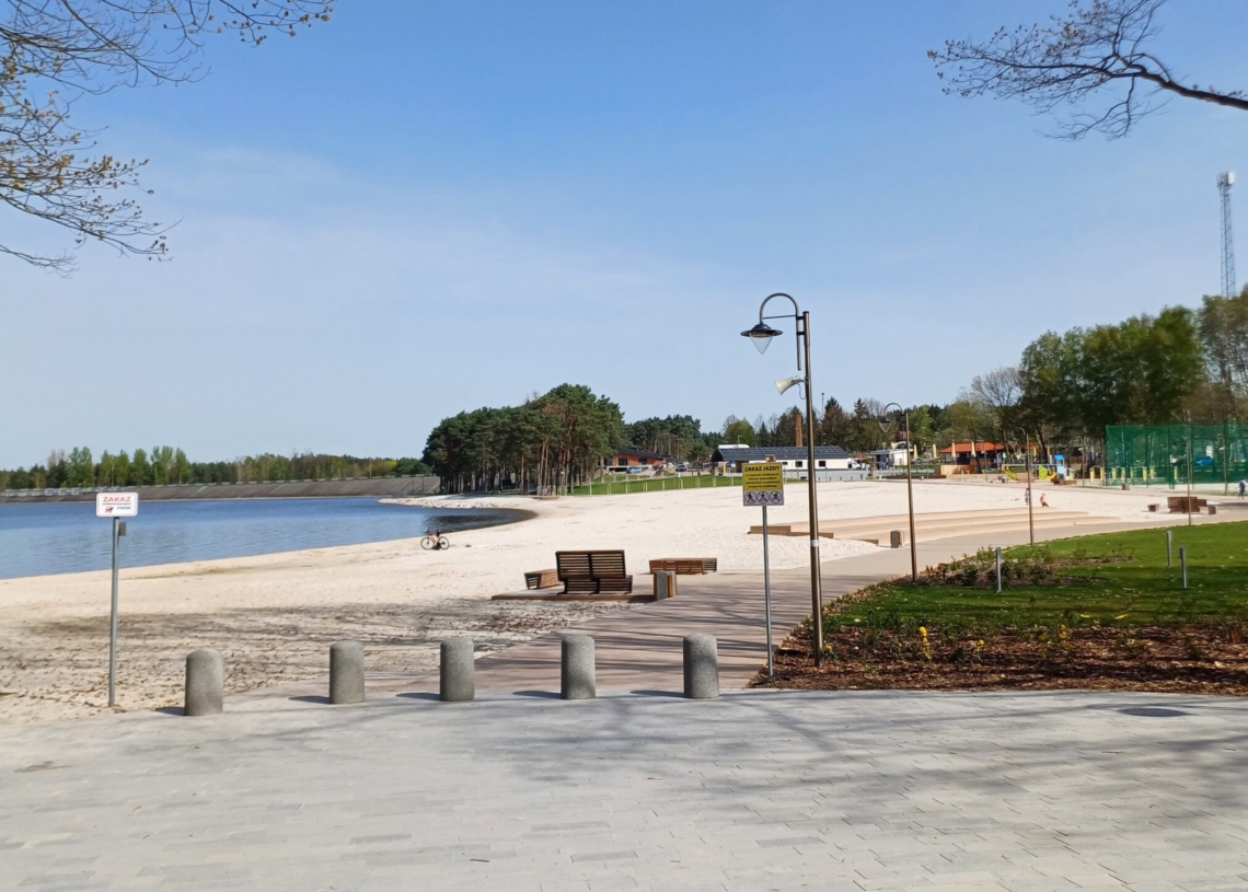 Nowa promenada na plaży w Smardzewicach już z ubytkami