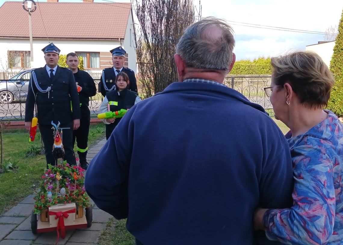 Chodzenie z kogutkiem w Kłocku pod Sieradzem