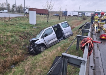 Wypadek na A2 w kierunku Poznania. Ranne 2 osoby