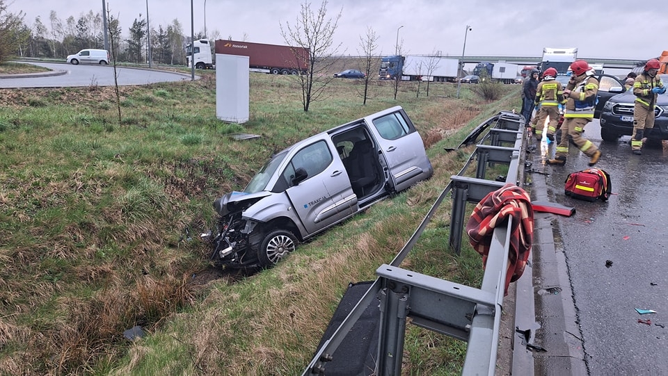 Wypadek na A2 w kierunku Poznania. Ranne 2 osoby