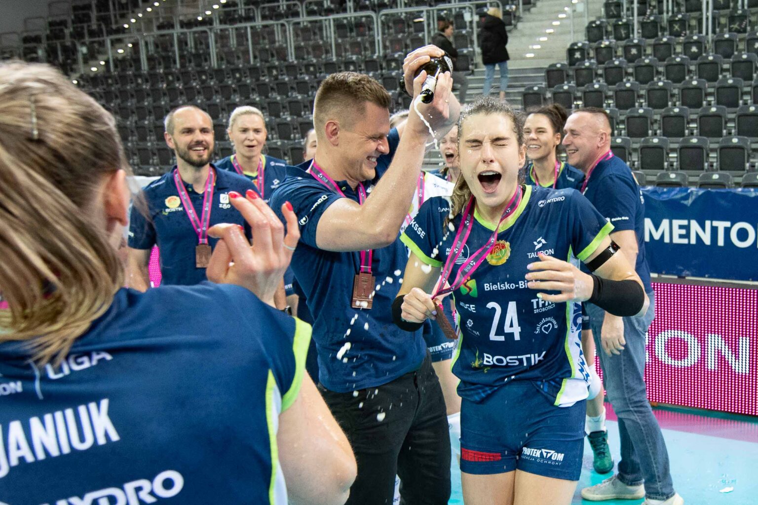 BKS Bostik z brazem radosc i dekoracja 12