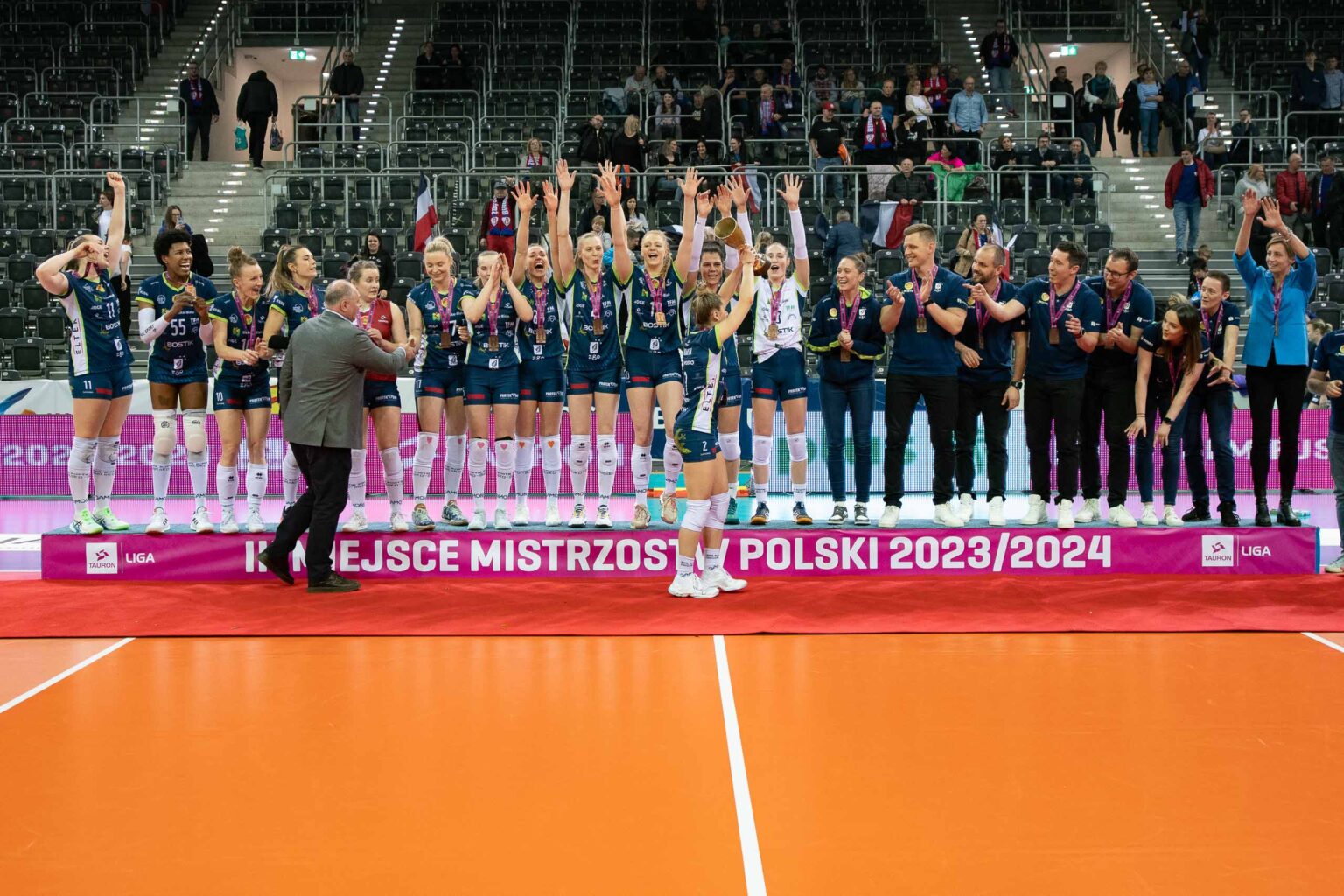 BKS Bostik z brazem radosc i dekoracja 5