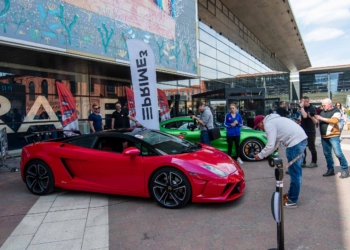 Rajd Fun and Drive wystartował w łódzkiej Manufakturze