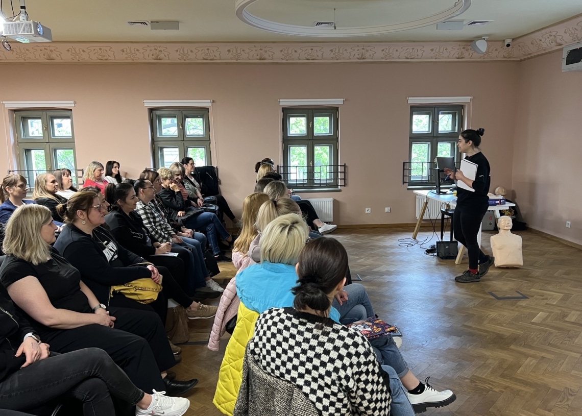 Nauczyciele z 20 szkół podstawowych w Łódzkiem uczą się udzielania pierwszej pomocy