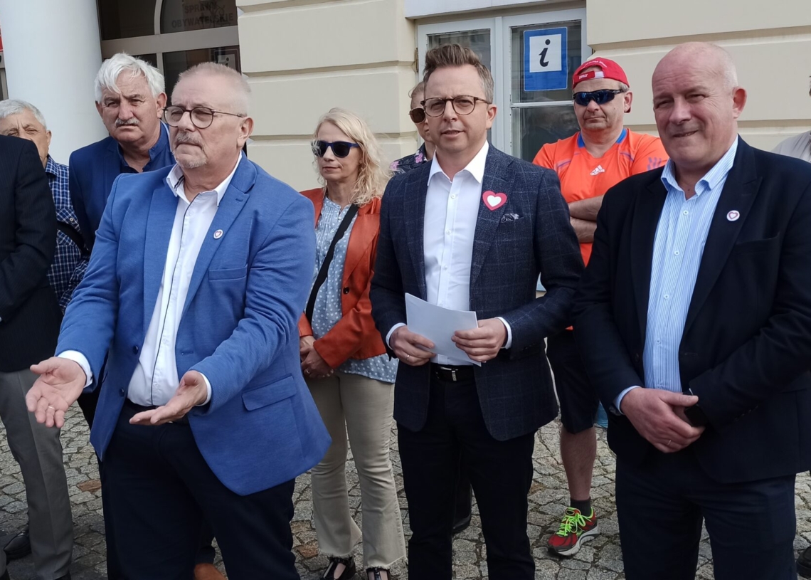 Konferencja Pawła Kuleszy. Dariusz Joński popiera kandydata na burmistrza Łęczycy