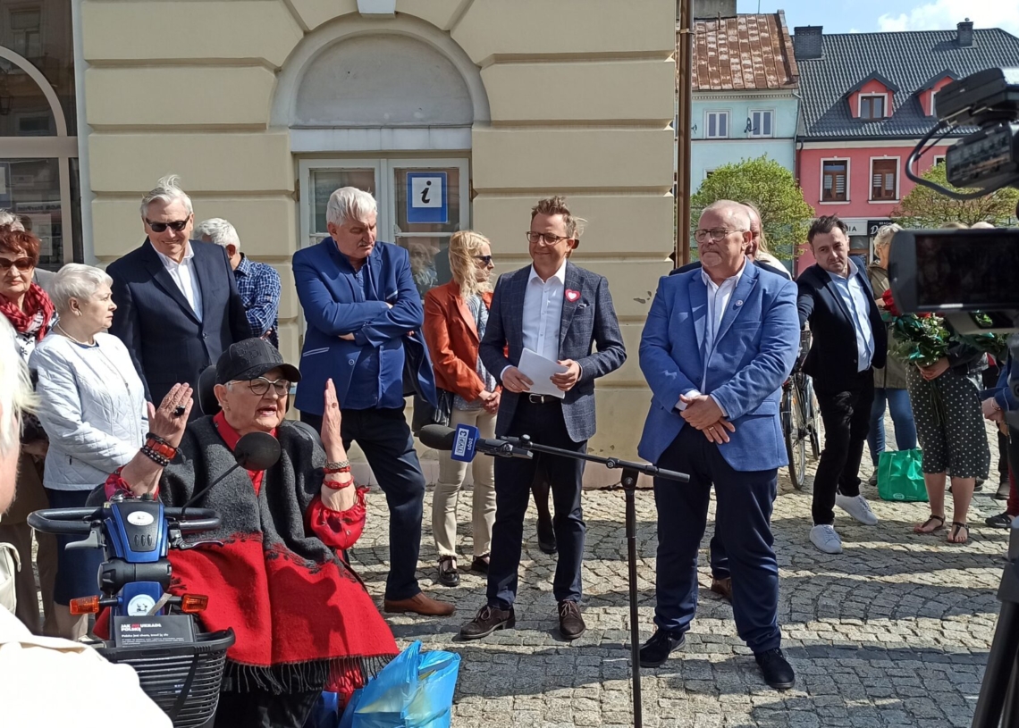 Konferencja Pawła Kuleszy. Dariusz Joński popiera kandydata na burmistrza Łęczycy