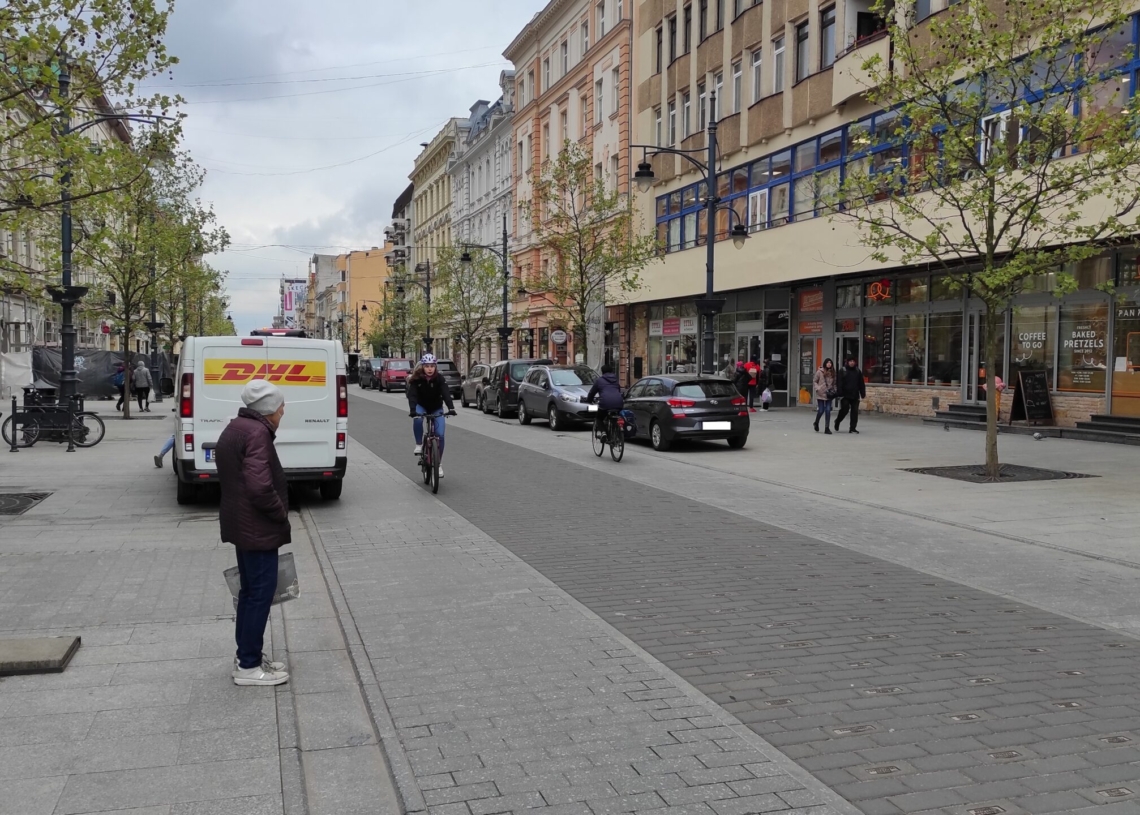 Ulica Piotrkowska wielkim parkingiem