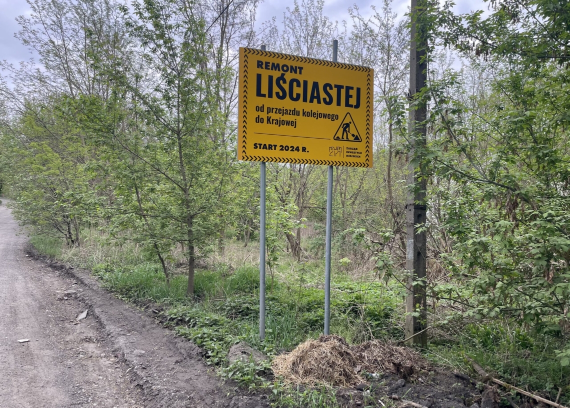15 kwietnia miał się rozpocząć remont ul. Liściastej. Po drogowcach pozostały tylko znaki i przewrócone barierki