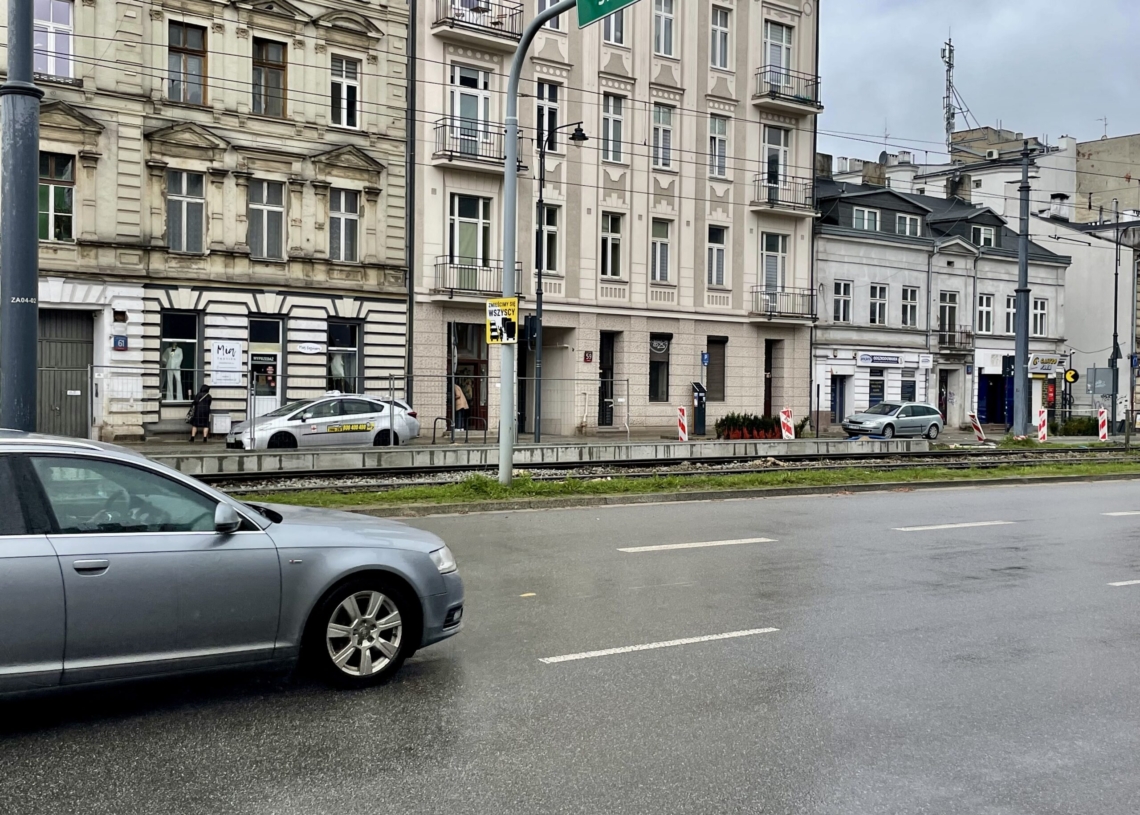 Mija 10 miesiąc bez przystanków na ul. Zachodniej przy ul. Legionów. Długie oczekiwanie na kolejne podwójne przystanki