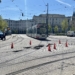 Na pl. Wolności przybywa trawy z rolki, ale ubywa kostek w nawierzchni jezdni 7 Na pl. Wolności ubywa nowej kostki na jezdni