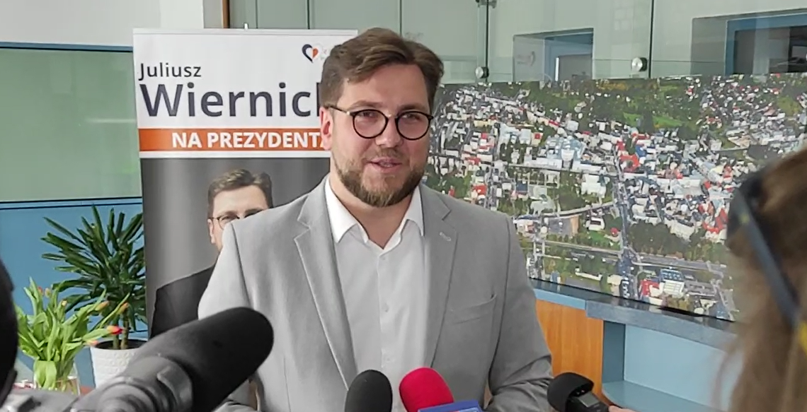 Juliusz Wiernicki złożył doniesienie na policję. Ktoś niszczy materiały wyborcze i grozi jego żonie 1 Juliusz Wiernicki złożył doniesienie na policję. Ktoś niszczy materiały wyborcze i grozi jego żonie