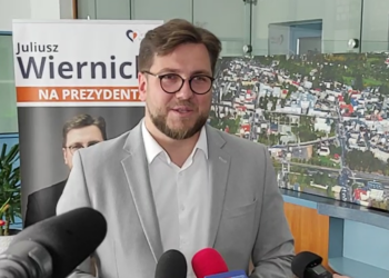 Juliusz Wiernicki złożył doniesienie na policję. Ktoś niszczy materiały wyborcze i grozi jego żonie
