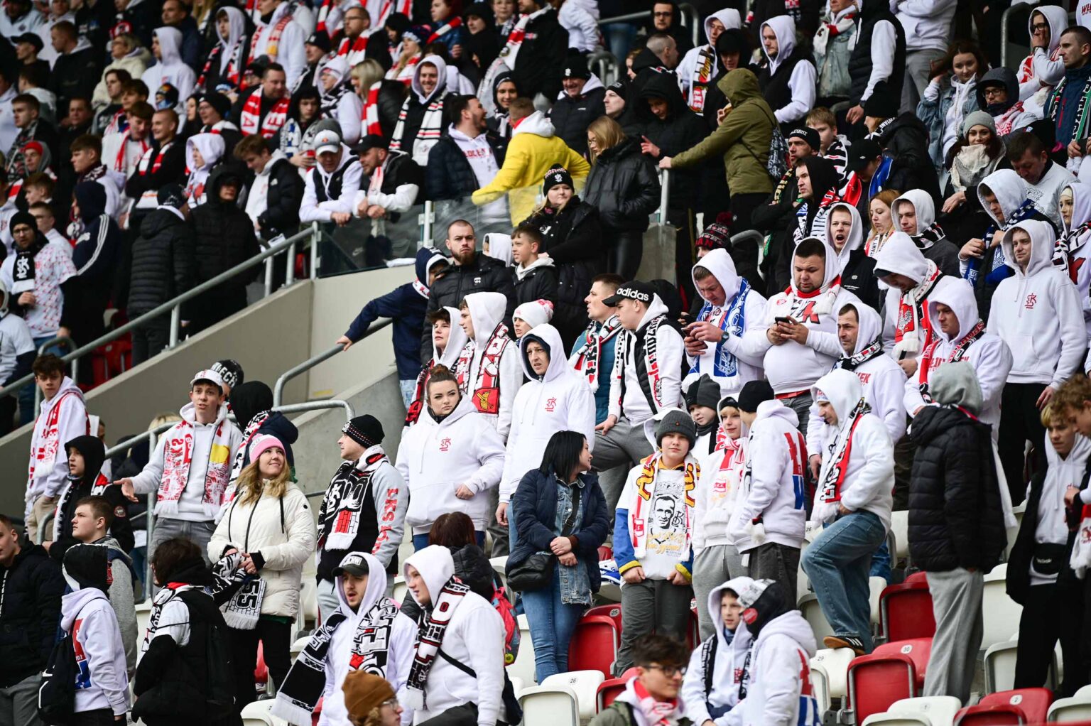 LKS Lodz vs Lech Poznan doping 29