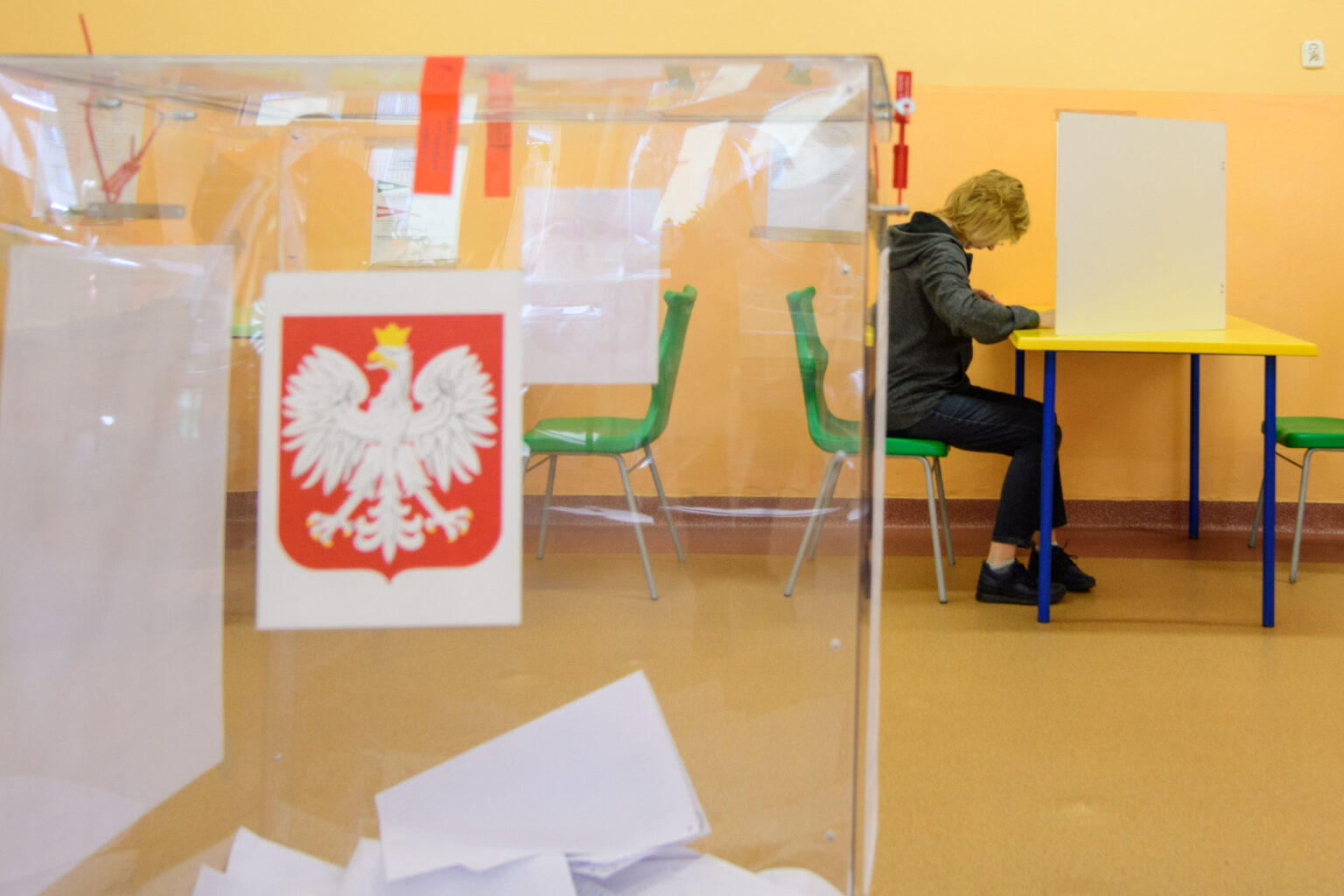 Lodzianie glosuja w wyborach samorzadowych 2024