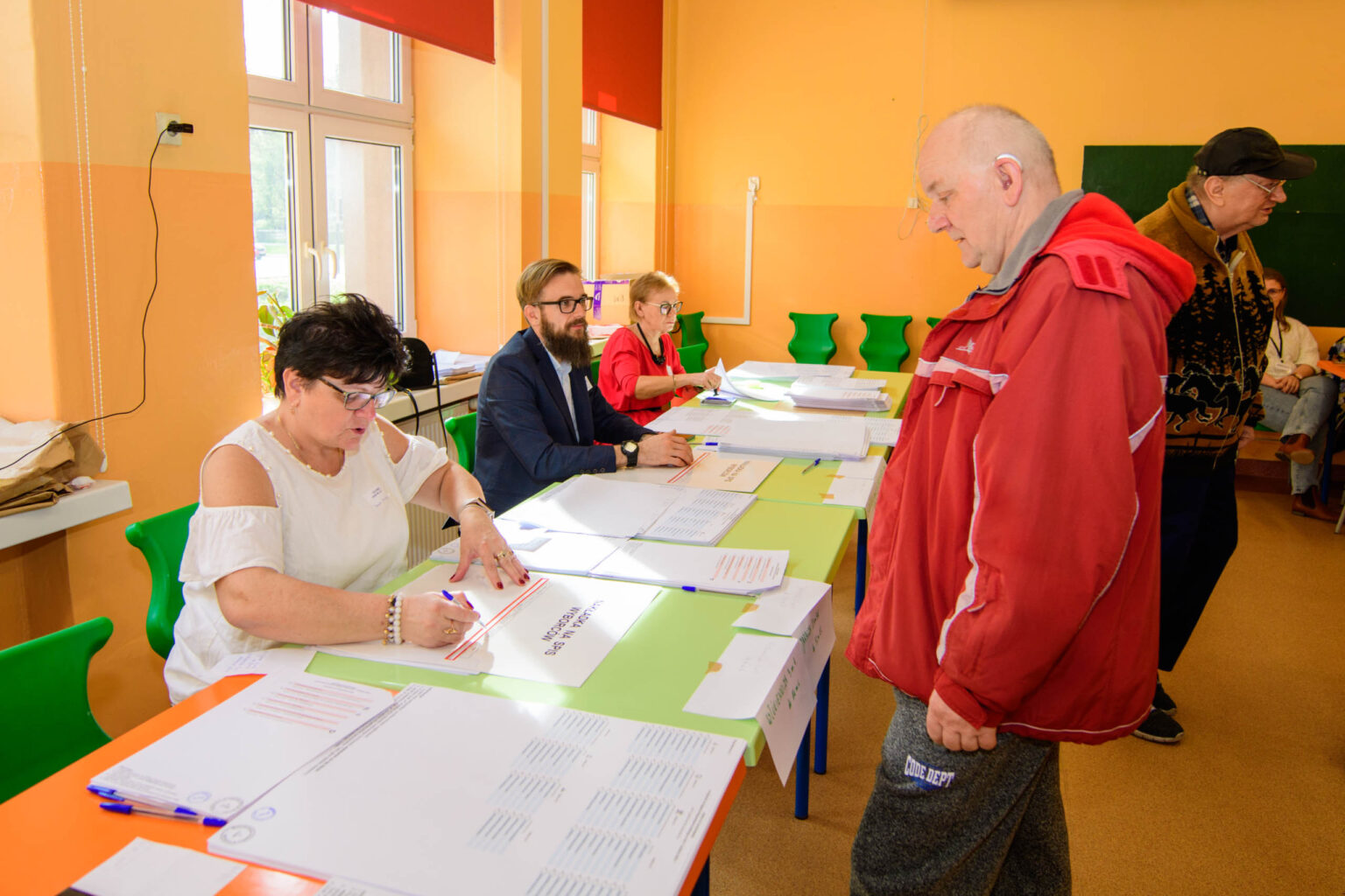 Lodzianie glosuja w wyborach samorzadowych 2024 1
