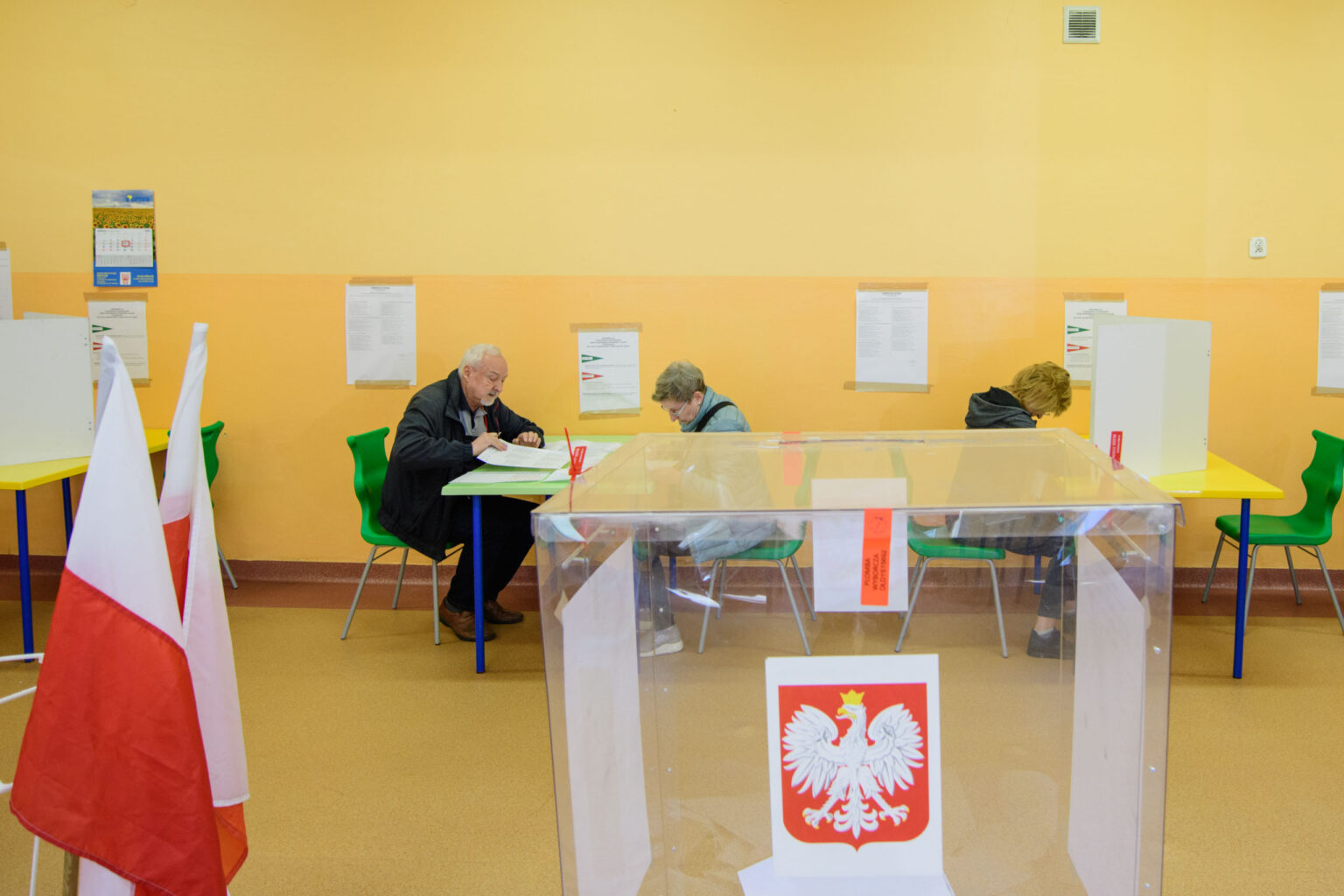 Lodzianie glosuja w wyborach samorzadowych 2024 2