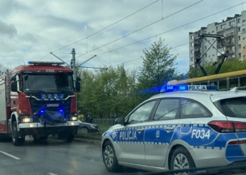 Zatrzymanie ruchu tramwajowego na ul. Zgierskiej w obu kierunkach. Auto utknęło w torowisku, więc 3 linie kursują na Żabieniec 1 Zatrzymanie ruchu tramwajowego na ul. Zgierskiej w obu kierunkach. Auto utknęło w torowisku, więc 3 linie kursują na Żabieniec