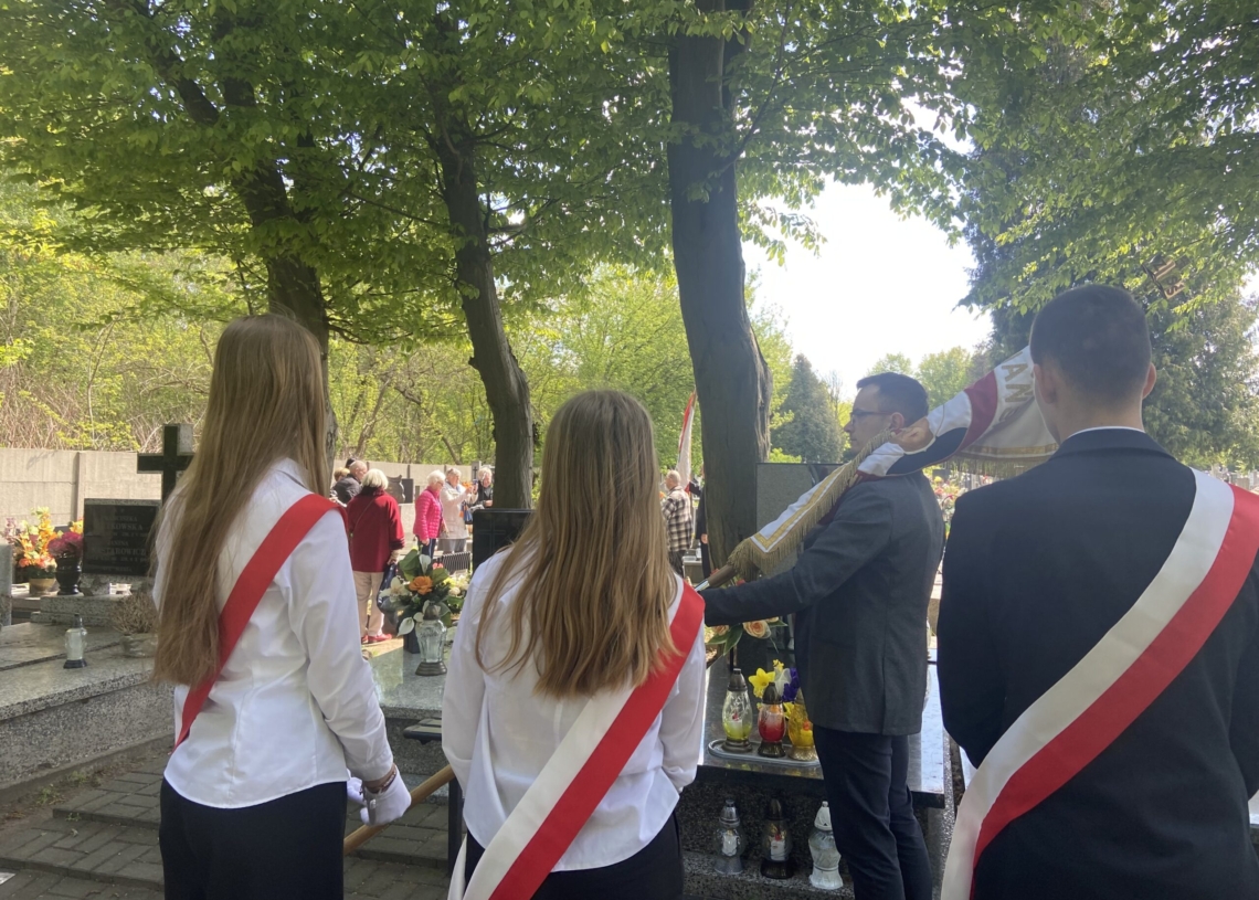 Odsłonięto nagrobek Zygmunta Olejniczaka, 12-letniego więźnia obozu dla polskich dzieci przy ul. Przemysłowej