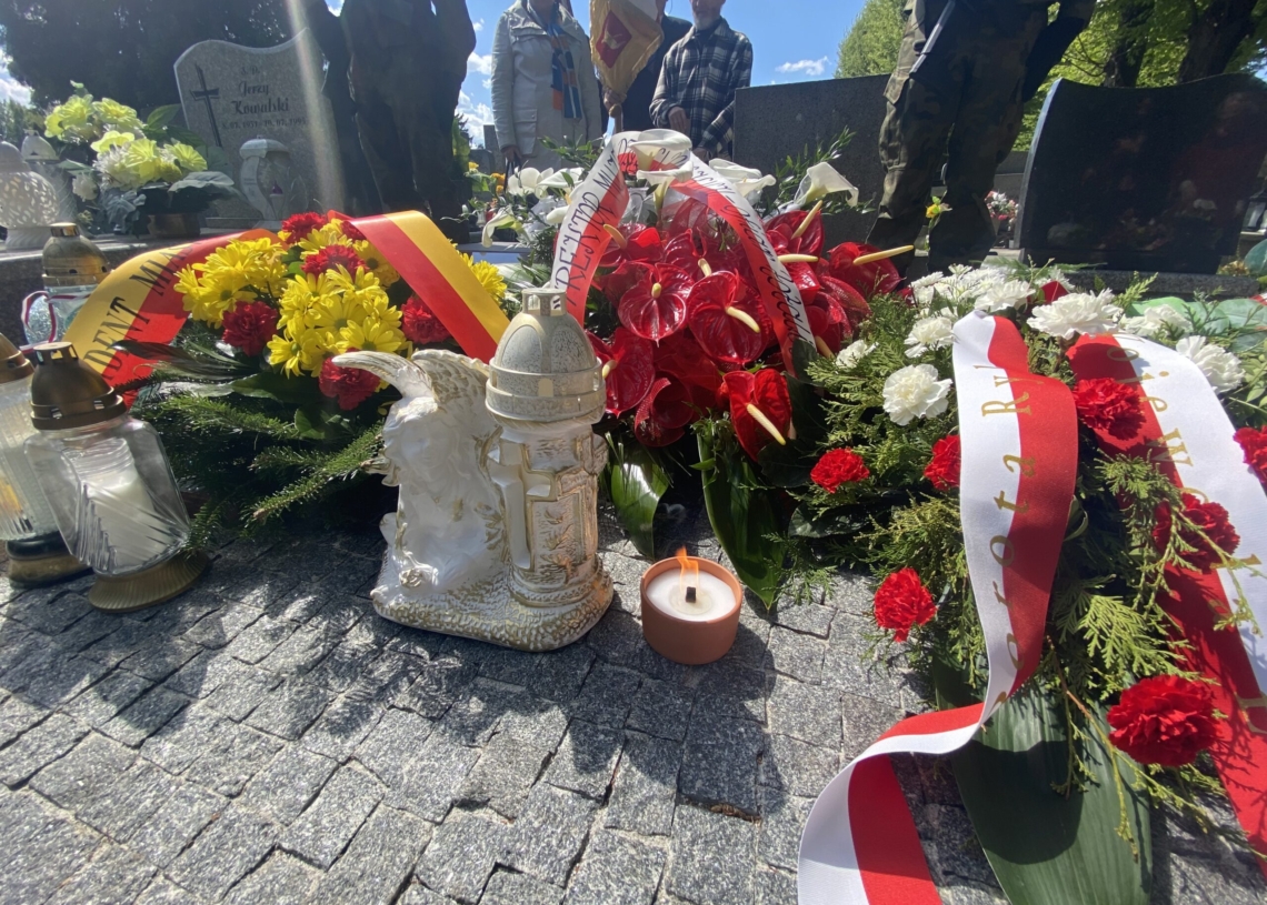 Odsłonięto nagrobek Zygmunta Olejniczaka, 12-letniego więźnia obozu dla polskich dzieci przy ul. Przemysłowej