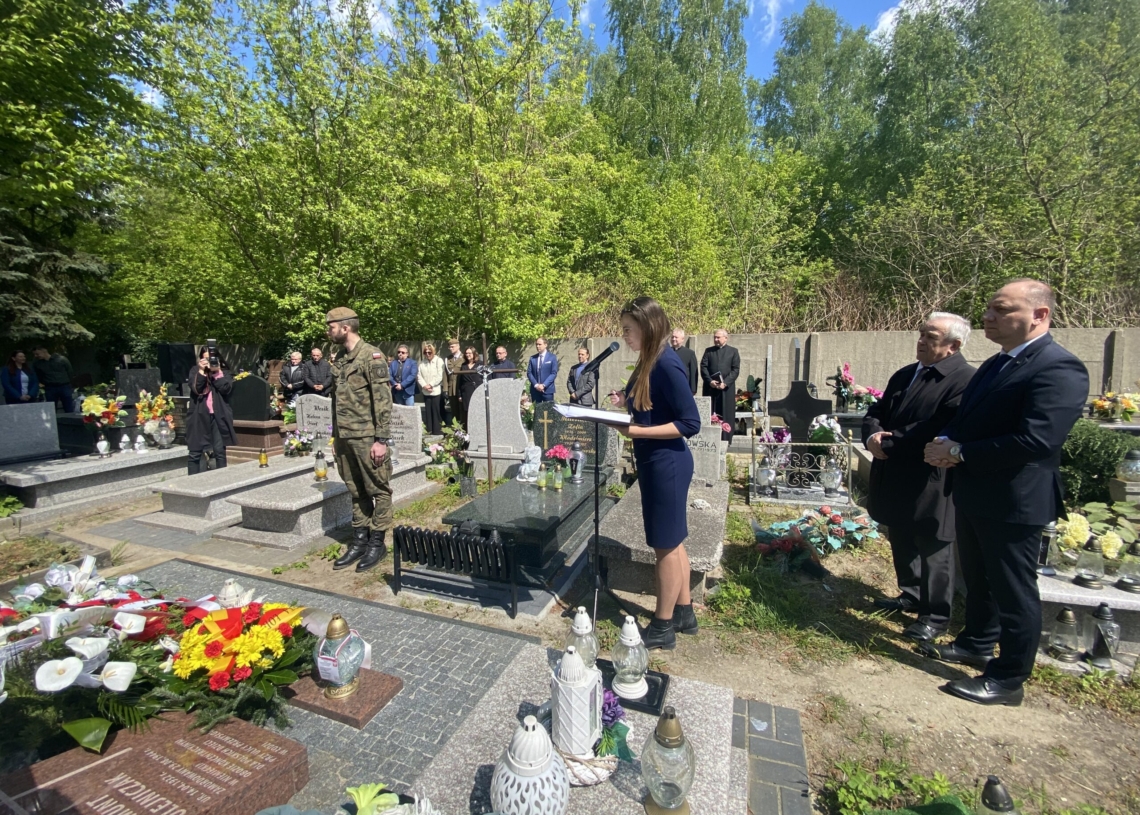 Odsłonięto nagrobek Zygmunta Olejniczaka, 12-letniego więźnia obozu dla polskich dzieci przy ul. Przemysłowej