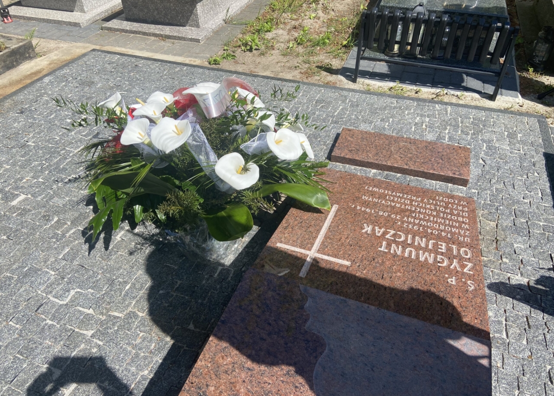 Odsłonięto nagrobek Zygmunta Olejniczaka, 12-letniego więźnia obozu dla polskich dzieci przy ul. Przemysłowej