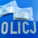 Kasetka z pieniędzmi w koszu na śmieci