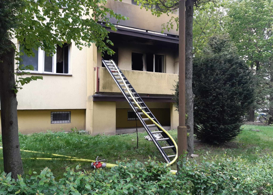 Śmiertelny pożar w Bełchatowie. Ewakuowano 20 osób 1 Śmiertelny pożar w Bełchatowie