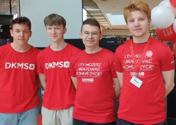 „Serce na dłoni” w Bełchatowie. Uczniowie zachęcają do rejestrowania się w bazie dawców szpiku 4 Serce na dłoni w Bełchatowie. Akcja DKMS