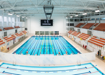 Zamknięty basen 50 m i jacuzzi w Zatoce Sportu 4 Kontrowersyjna decyzja Zatoki Sportu. Chodzi o pobyt rodziców z dziećmi w szatniach i podczas zajęć