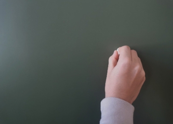 Debata „Tylko u nas”. Dzisiejsza szkoła nadąża za zmianami?
