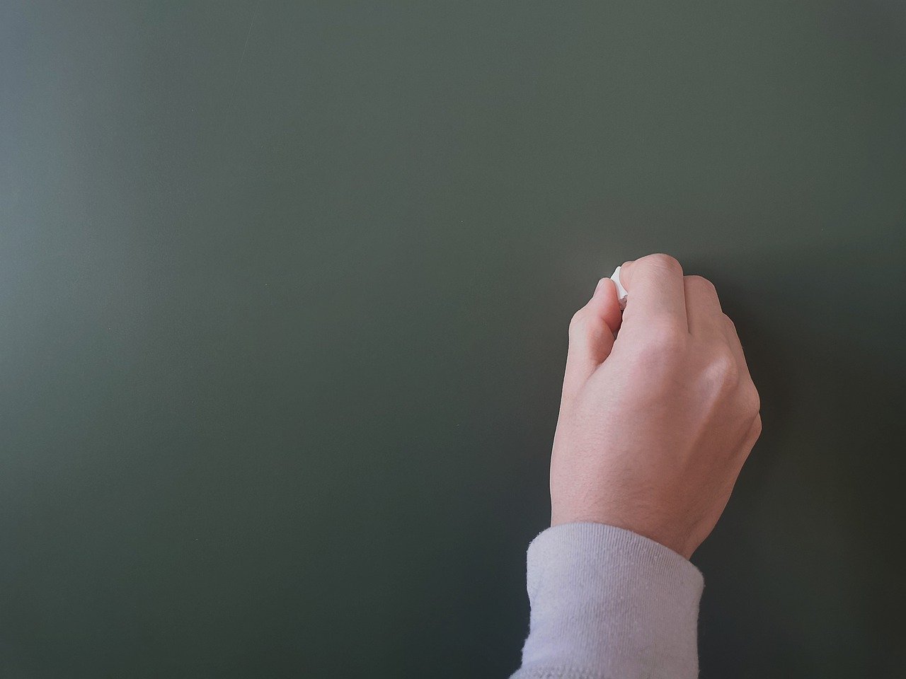 Debata „Tylko u nas”. Dzisiejsza szkoła nadąża za zmianami?