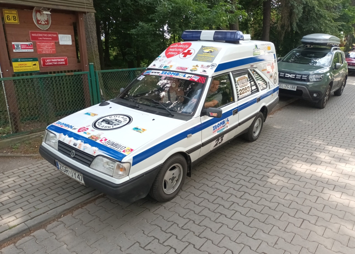 Charytatywny Rajd Koguta. Na ulice Łodzi i Zgierza wyjechały zabytkowe pojazdy