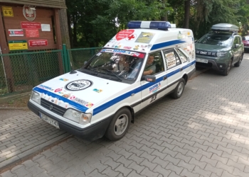 Charytatywny Rajd Koguta. Na ulice Łodzi i Zgierza wyjechały zabytkowe pojazdy