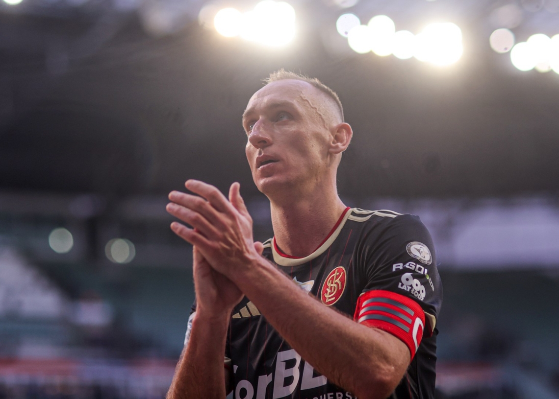 Adam Marciniak zakończył piłkarską karierę. Zawodnik zostaje w Łódzkim Klubie Sportowym