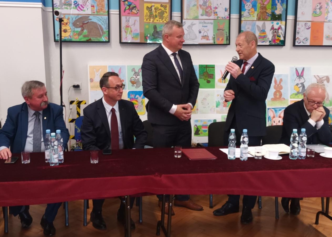 Sesja nowej Rady Miasta i Gminy w Białej Rawskiej z udziałem ministra Dariusza Klimczaka
