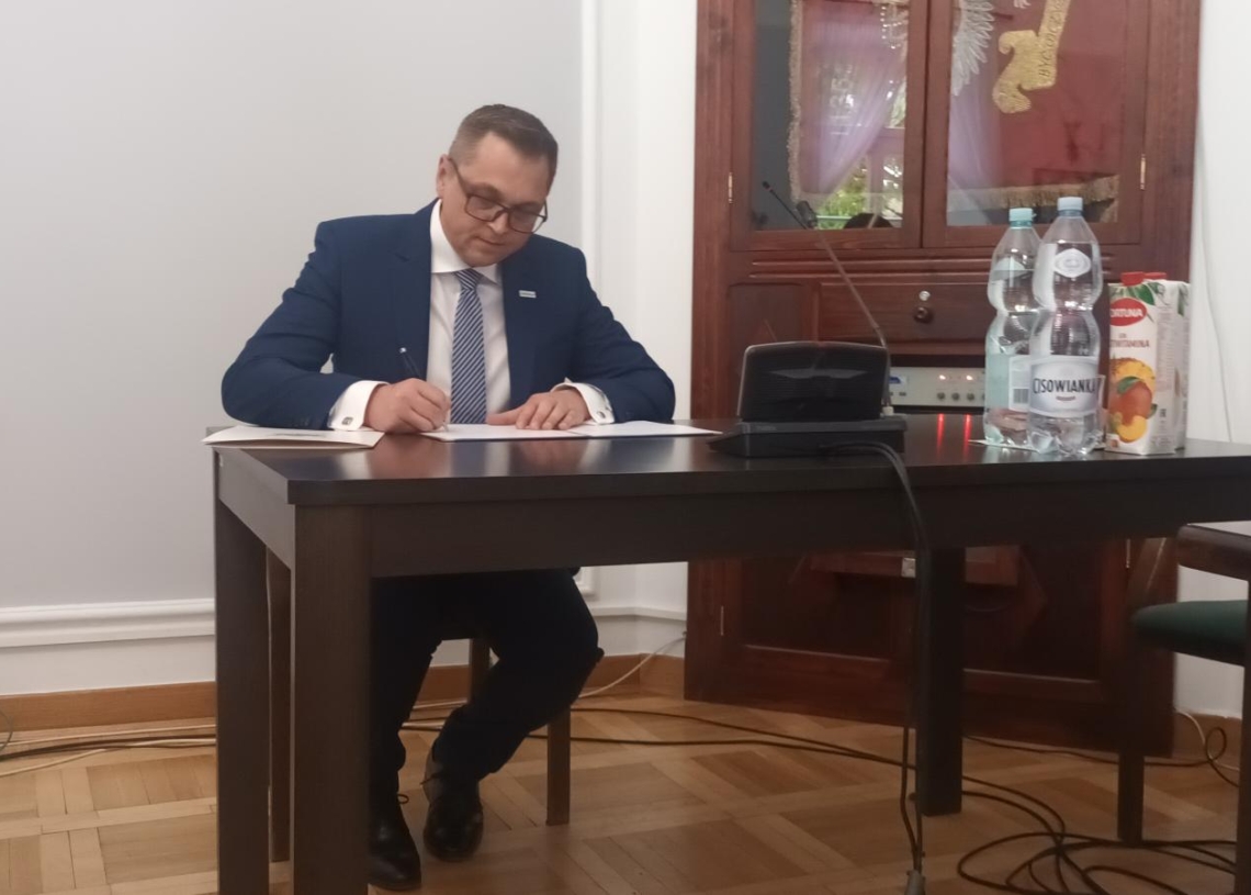 Zaprzysiężenie nowego burmistrza w Łowiczu. Mariusz Siewiera odebrał klucze do miasta