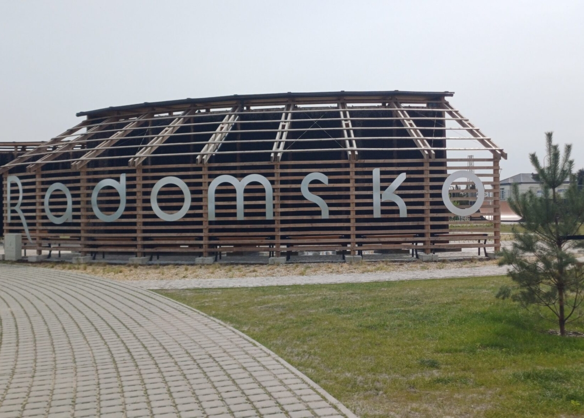 Radomszczanie skarżą się na nawierzchnię odrestaurowanego terenu Glinianki