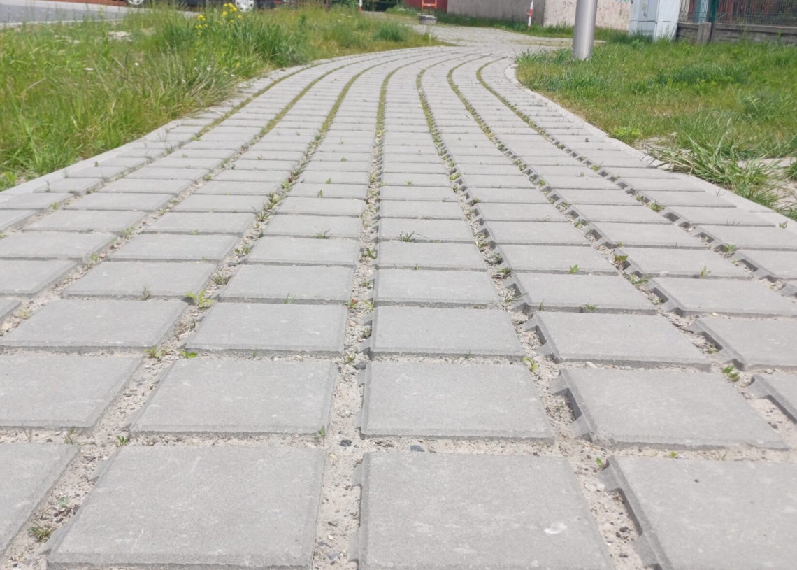 Radomszczanie skarżą się na nawierzchnię odrestaurowanego terenu Glinianki