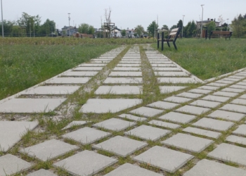 Radomszczanie skarżą się na nawierzchnię odrestaurowanego terenu Glinianki