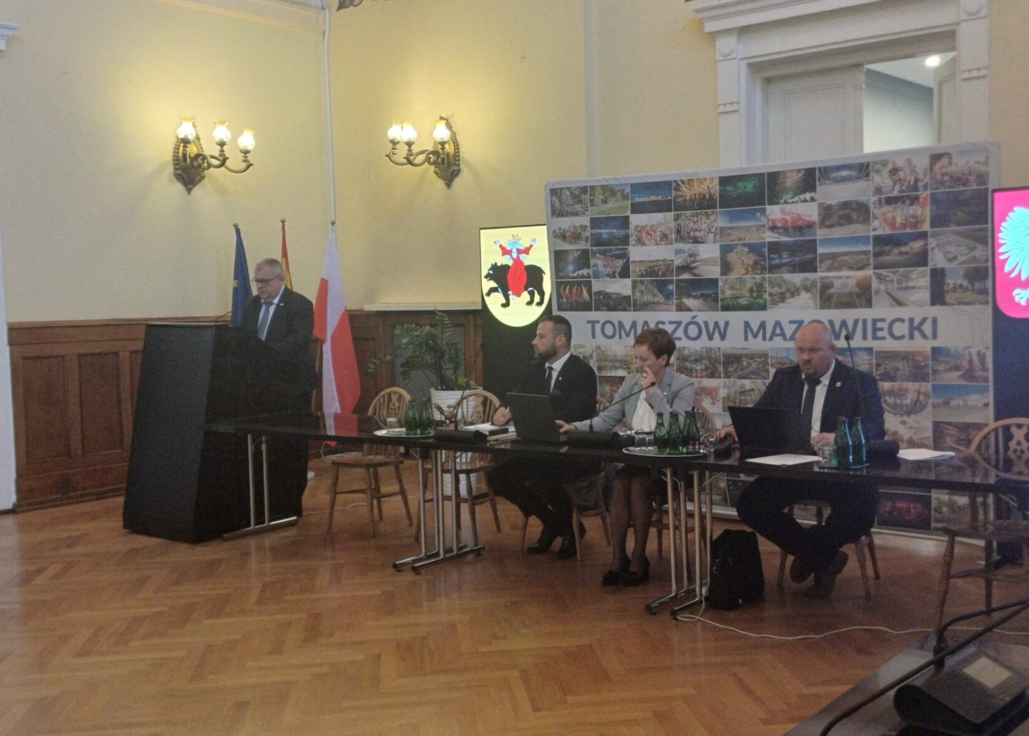 Pierwsza sesja Rady Miejskiej w Tomaszowie kontynuowana. Prezydent złożył przysięgę