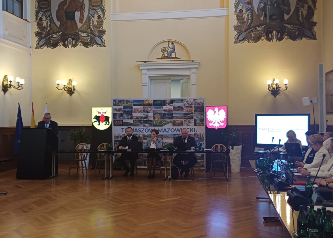 Pierwsza sesja Rady Miejskiej w Tomaszowie kontynuowana. Prezydent złożył przysięgę