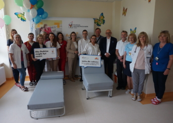 Nowe rozkładane łóżka na oddziale dziecięcym w skierniewickim szpitalu