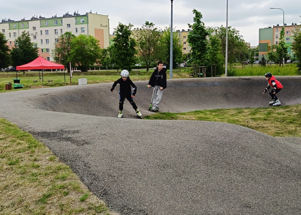 Zawody rolkowe na sieradzkim pumptracku