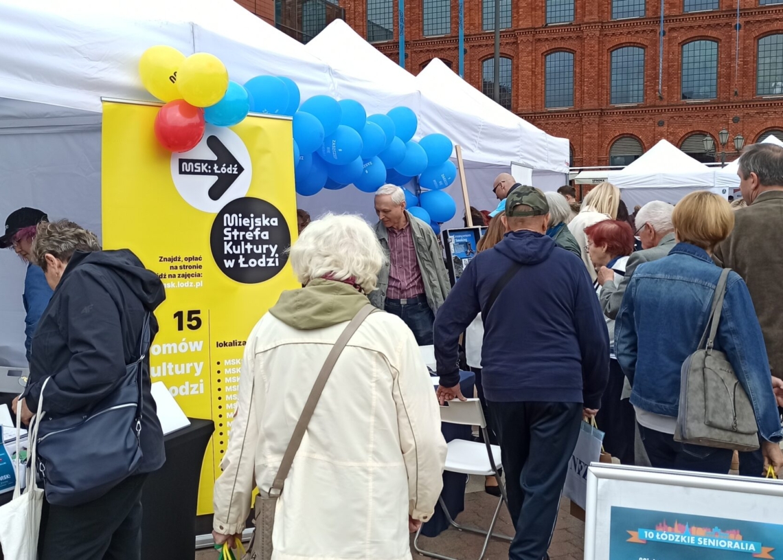 Seniorzy z Łodzi rozpoczęli swoje święto. Na rynku Manufaktury wystartowały senioralia