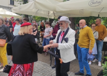 Zobacz Swingowy Spacer ulicą Piotrkowską [VIDEO]