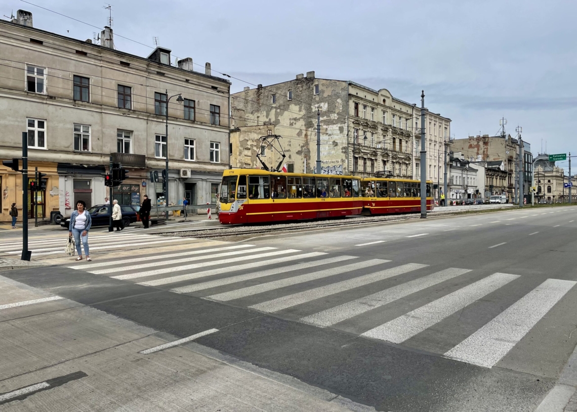 Podwójne przystanki na ul. Zachodniej nadal pojedyncze i do tego placem budowy