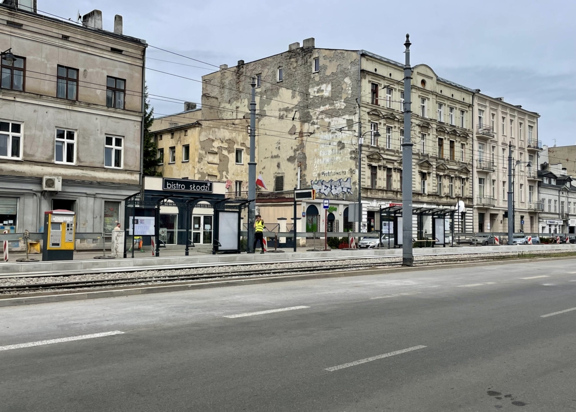 Podwójne przystanki na ul. Zachodniej nadal pojedyncze i do tego placem budowy