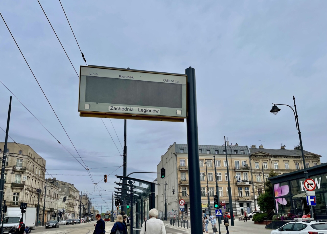 Podwójne przystanki na ul. Zachodniej nadal pojedyncze i do tego placem budowy