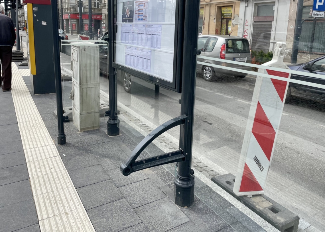 Podwójne przystanki na ul. Zachodniej nadal pojedyncze i do tego placem budowy