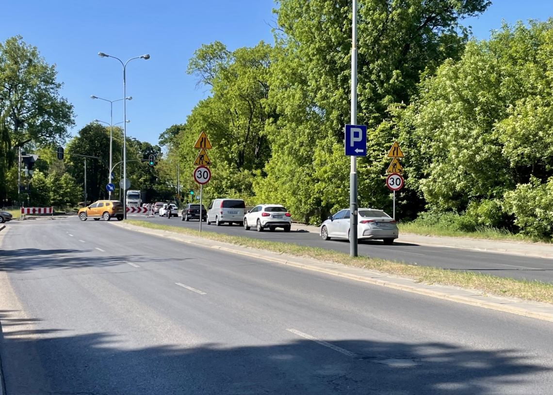 Pierwszy dzień remontu ul. Krakowskiej. Niewielu kierowców korzysta z objazdu wytyczonego przez miasto